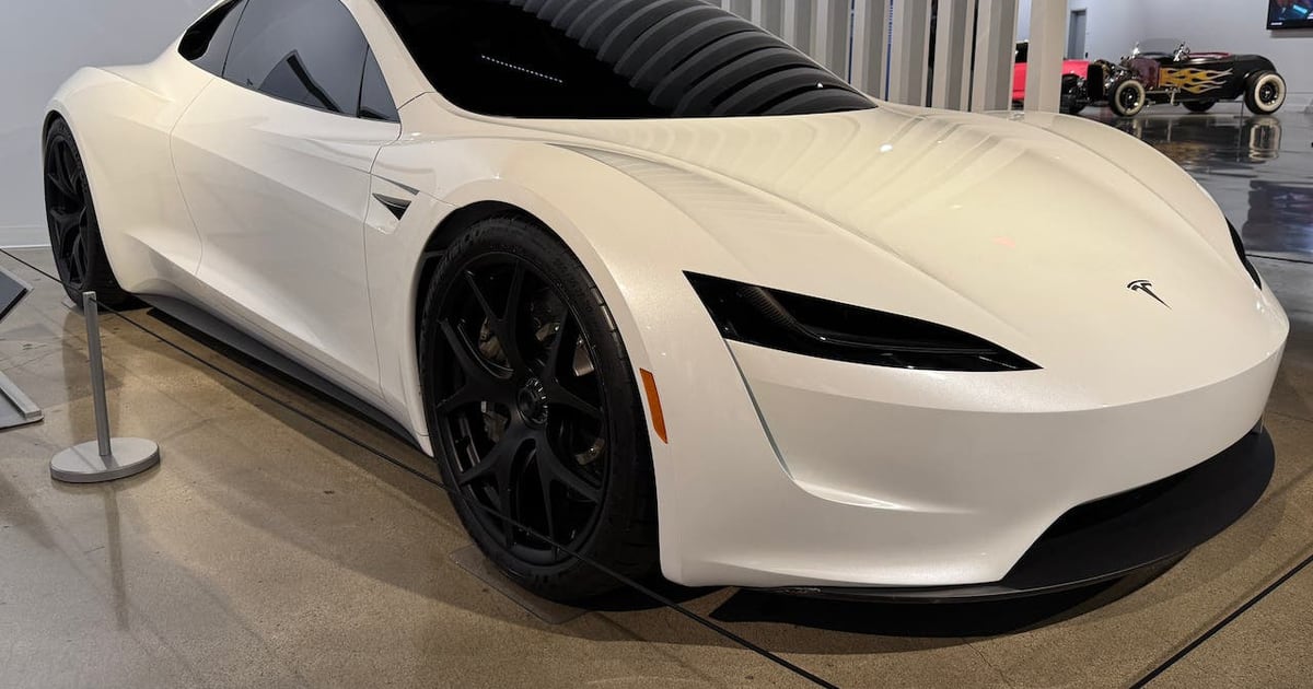 Tesla Unveils Roadster With SpaceX Thrusters and Flight Demo